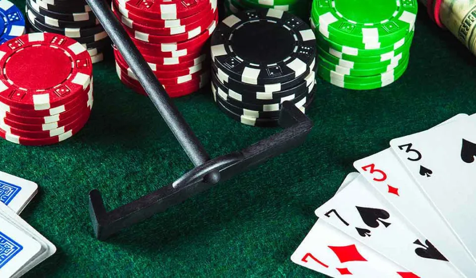 เทคนิคการเล่นโป๊กเกอร์สด