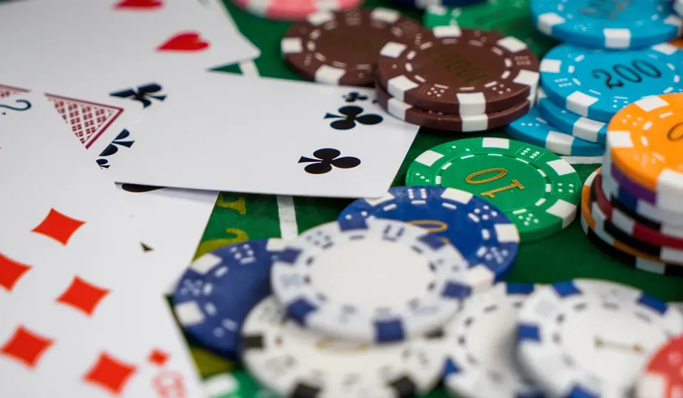 เทคนิคการเล่นโป๊กเกอร์สด